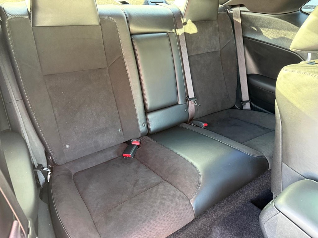 Dodge Challenger Vehicle Full-screen Gallery Image 13