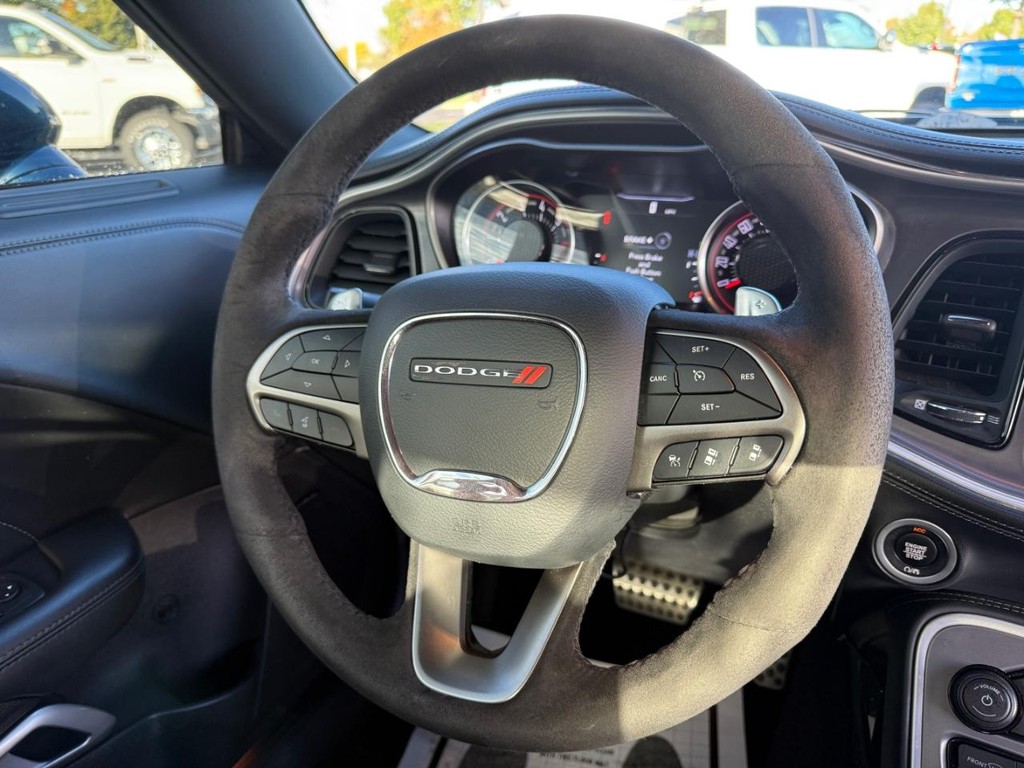 Dodge Challenger Vehicle Full-screen Gallery Image 15