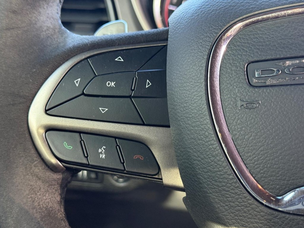 Dodge Challenger Vehicle Full-screen Gallery Image 16