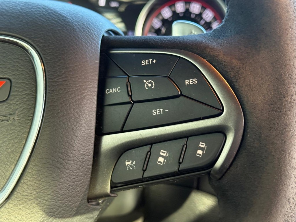 Dodge Challenger Vehicle Full-screen Gallery Image 17