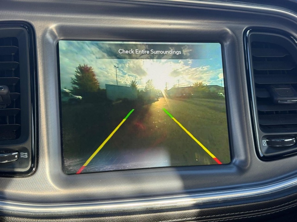 Dodge Challenger Vehicle Full-screen Gallery Image 20