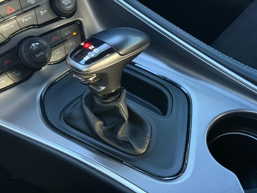 Dodge Challenger Vehicle Full-screen Gallery Image 21