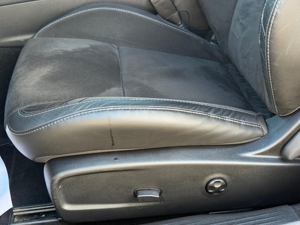 Dodge Challenger Vehicle Full-screen Gallery Image 26