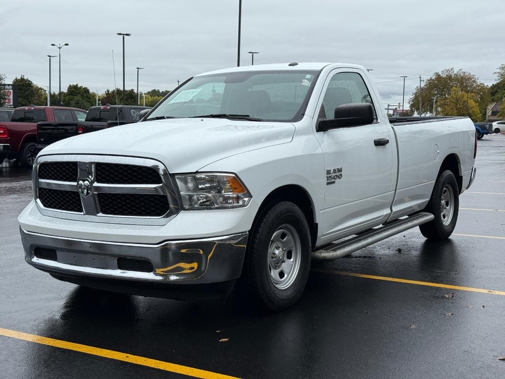 Ram 1500 Classic Vehicle Full-screen Gallery Image 09
