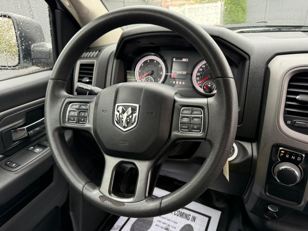 Ram 1500 Classic Vehicle Full-screen Gallery Image 13