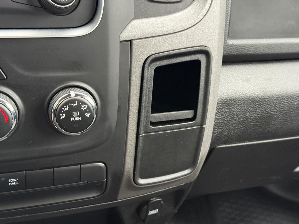 Ram 1500 Classic Vehicle Full-screen Gallery Image 20