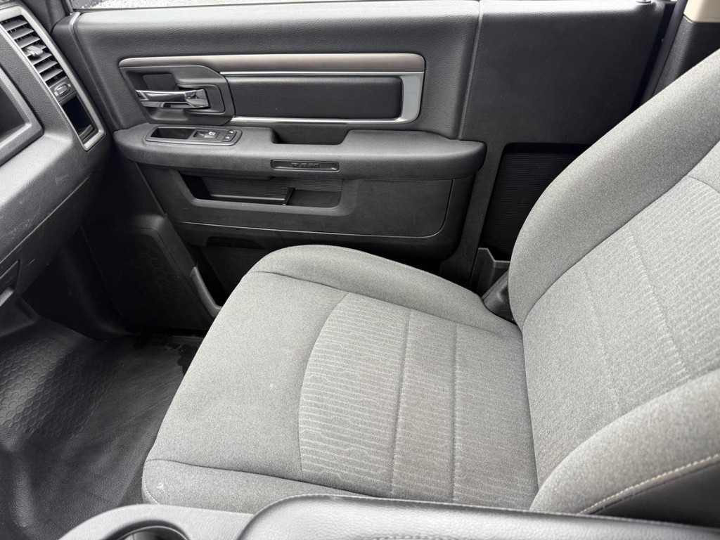 Ram 1500 Classic Vehicle Full-screen Gallery Image 21