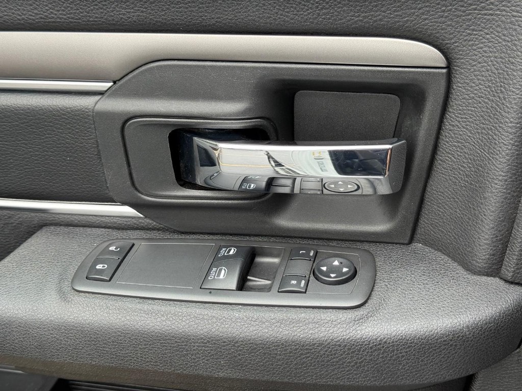 Ram 1500 Classic Vehicle Full-screen Gallery Image 24