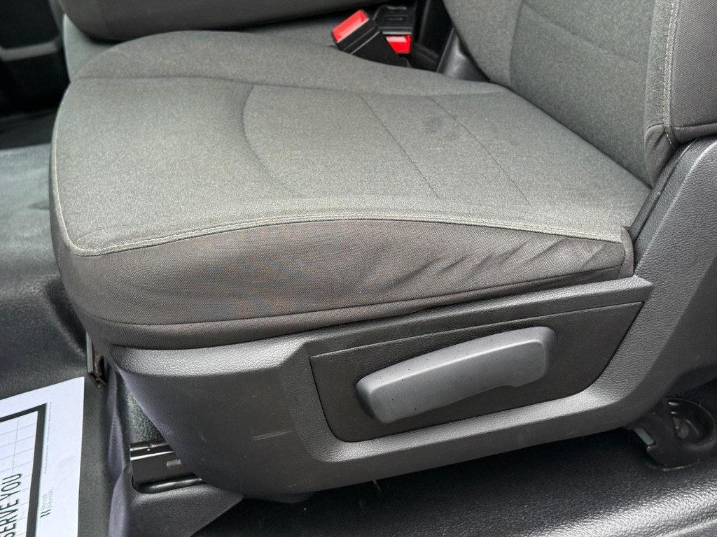 Ram 1500 Classic Vehicle Full-screen Gallery Image 25