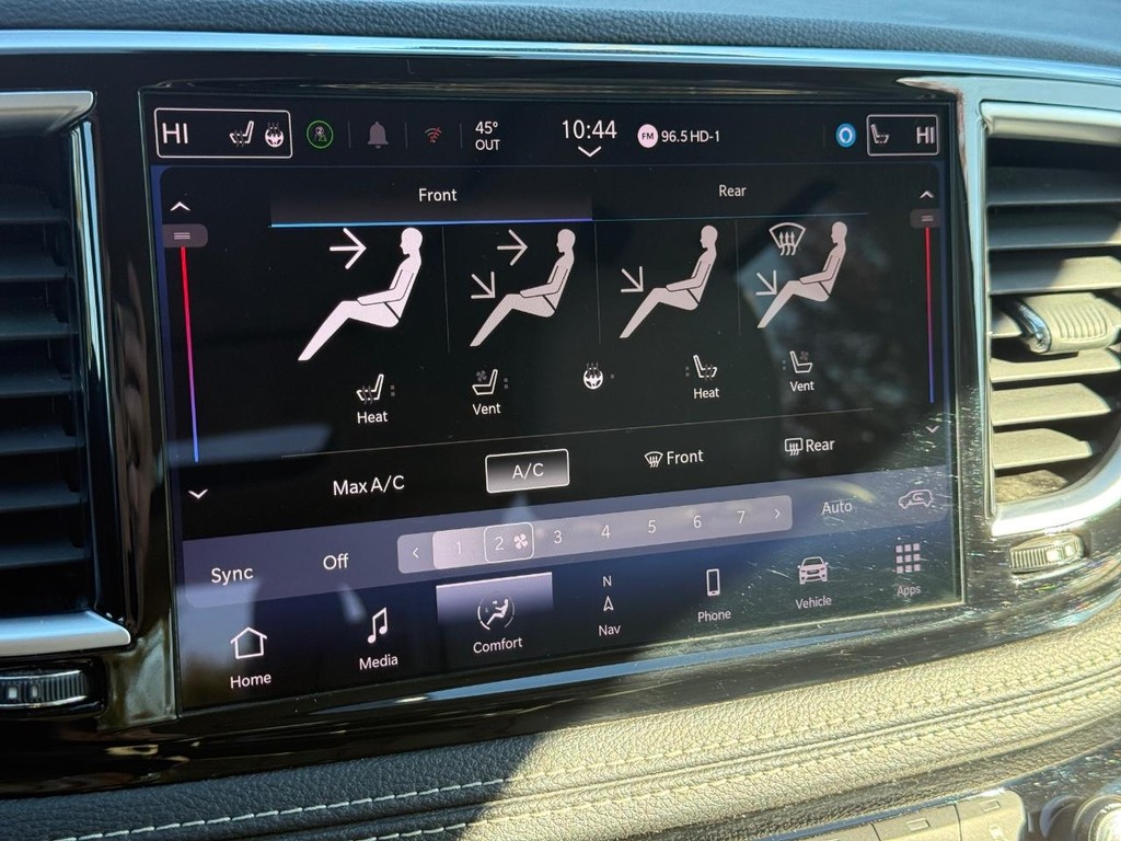 Chrysler Pacifica Vehicle Full-screen Gallery Image 21