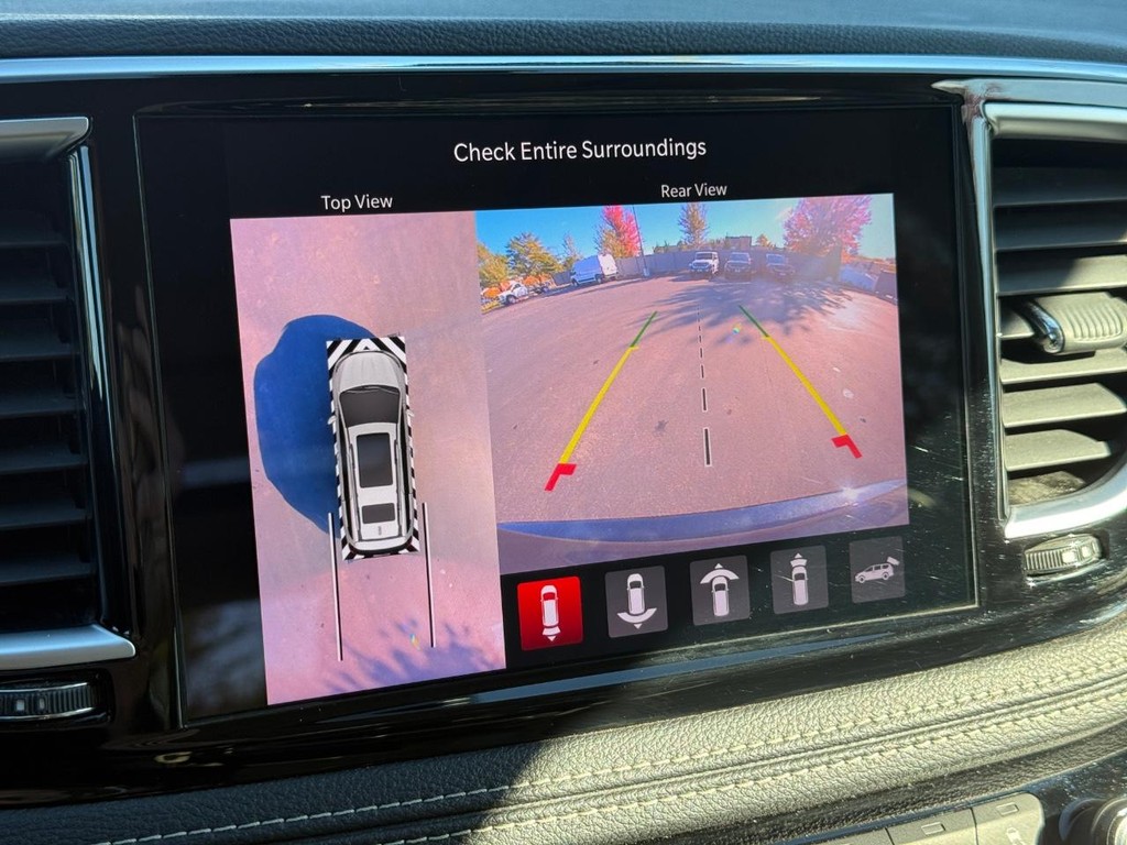 Chrysler Pacifica Vehicle Full-screen Gallery Image 22