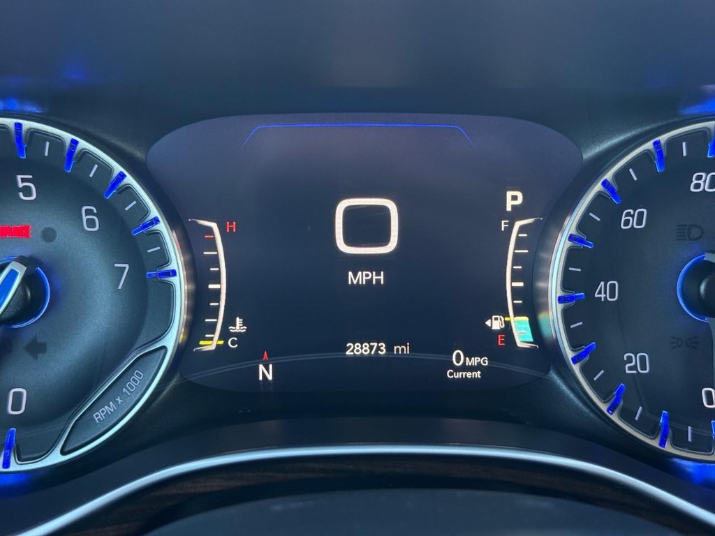 Chrysler Pacifica Vehicle Full-screen Gallery Image 26