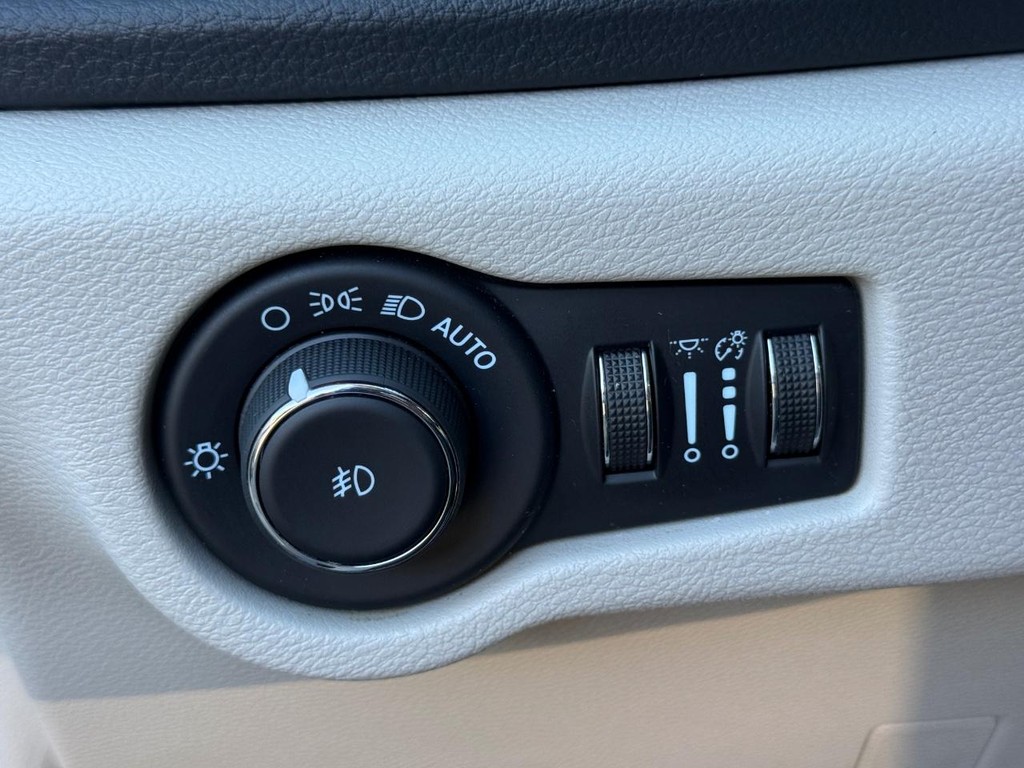 Chrysler Pacifica Vehicle Full-screen Gallery Image 27