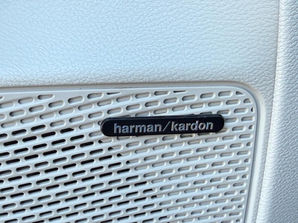 Chrysler Pacifica Vehicle Full-screen Gallery Image 29