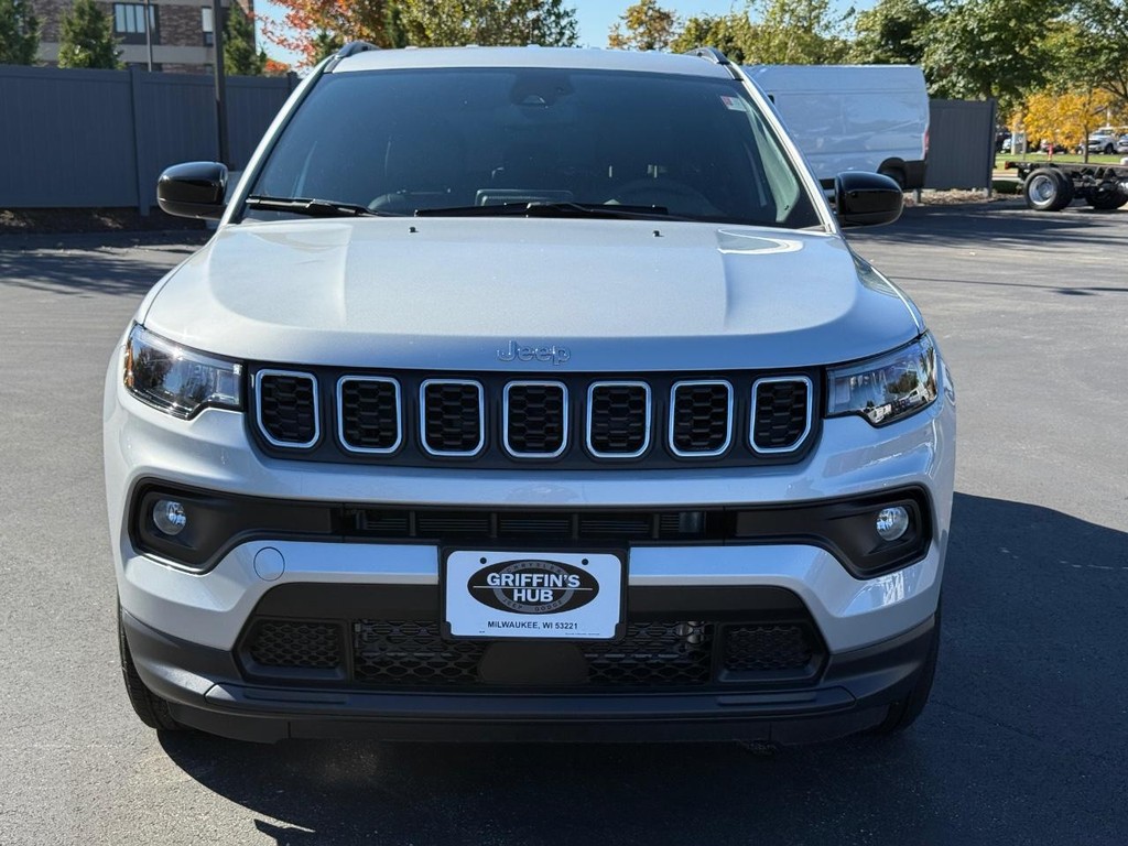 Jeep Compass Vehicle Full-screen Gallery Image 10