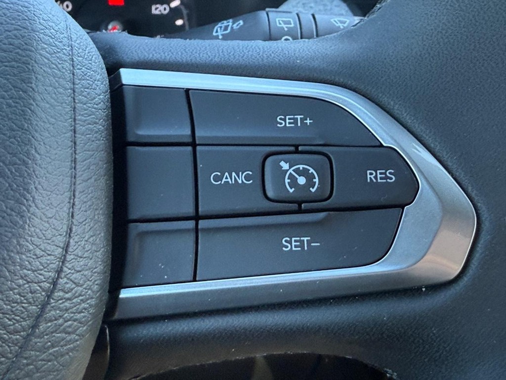 Jeep Compass Vehicle Full-screen Gallery Image 15