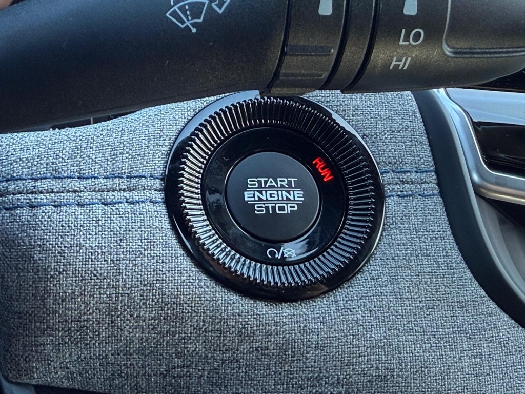 Jeep Compass Vehicle Full-screen Gallery Image 16