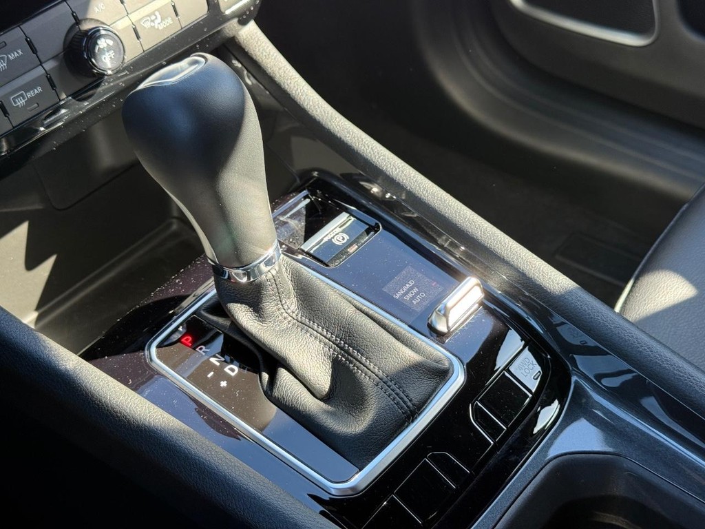 Jeep Compass Vehicle Full-screen Gallery Image 20