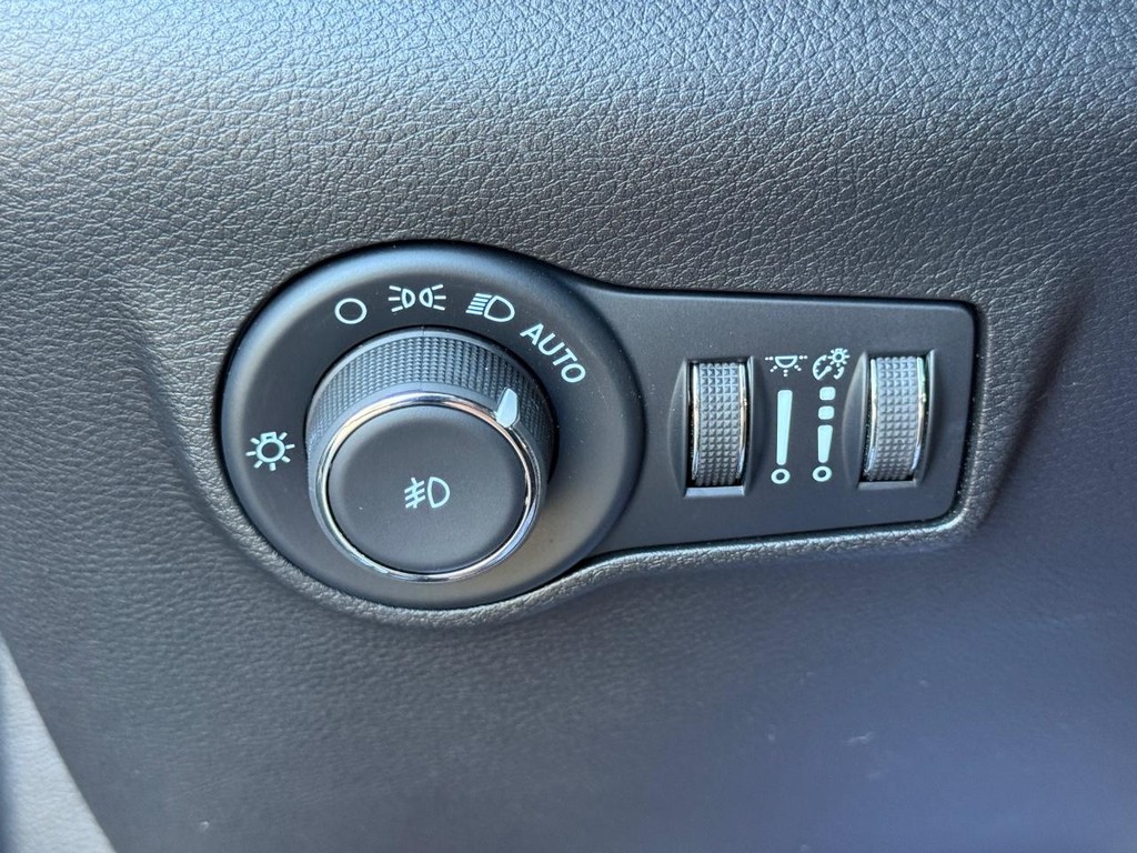 Jeep Compass Vehicle Full-screen Gallery Image 23