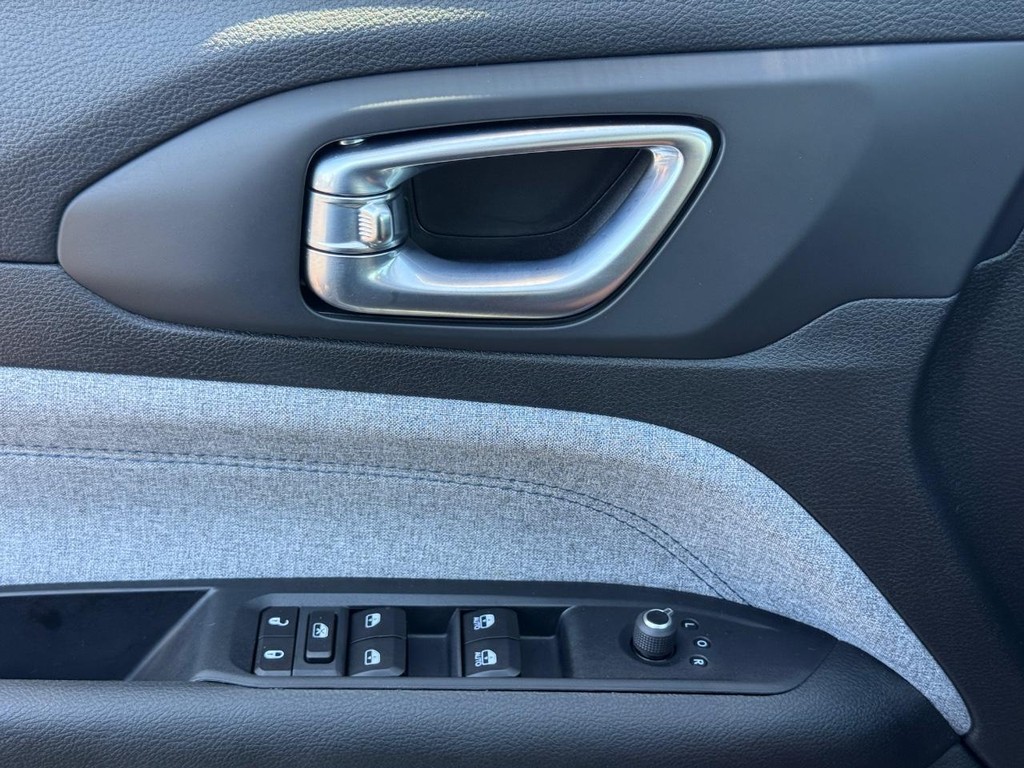 Jeep Compass Vehicle Full-screen Gallery Image 24