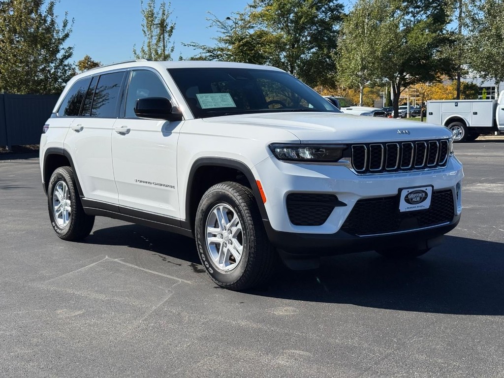 Jeep Grand Cherokee Vehicle Full-screen Gallery Image 02