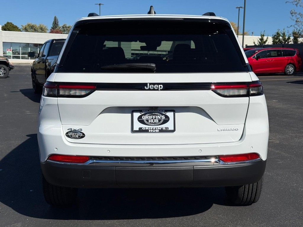 Jeep Grand Cherokee Vehicle Full-screen Gallery Image 05