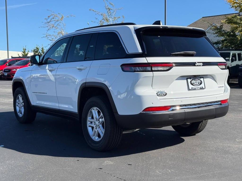 Jeep Grand Cherokee Vehicle Full-screen Gallery Image 06