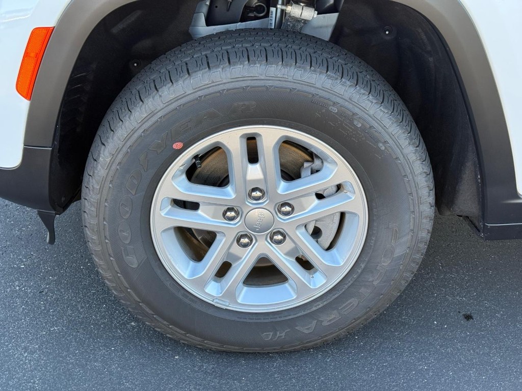 Jeep Grand Cherokee Vehicle Full-screen Gallery Image 08