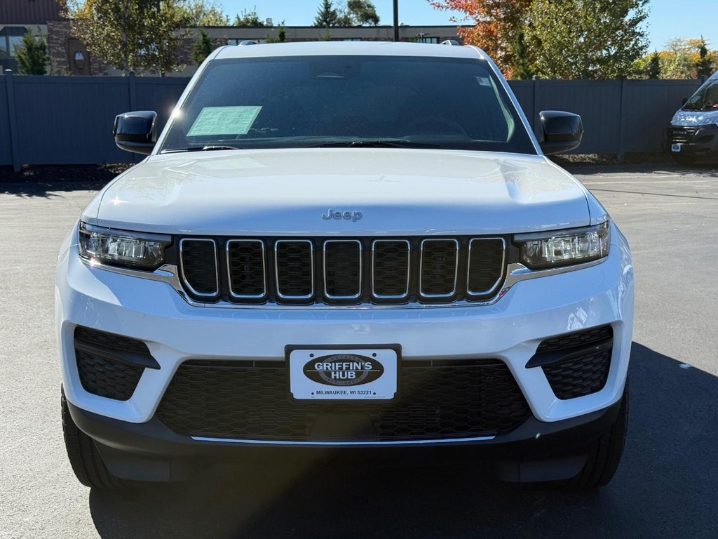 Jeep Grand Cherokee Vehicle Full-screen Gallery Image 10