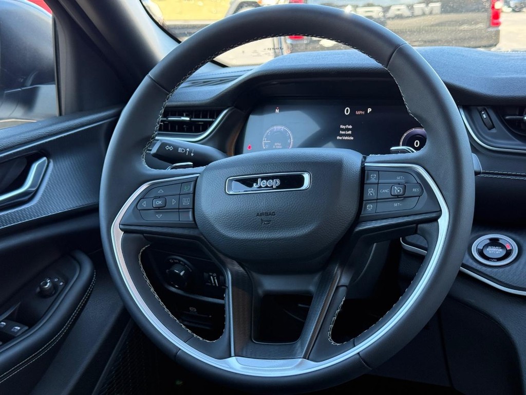 Jeep Grand Cherokee Vehicle Full-screen Gallery Image 13