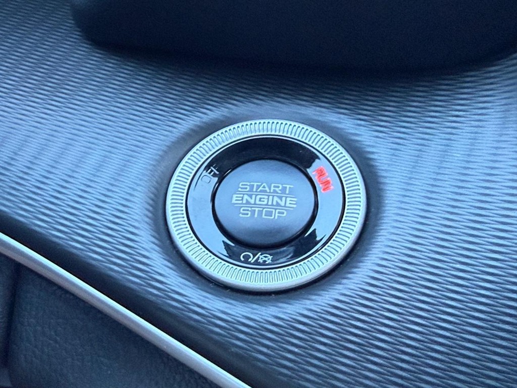 Jeep Grand Cherokee Vehicle Full-screen Gallery Image 16