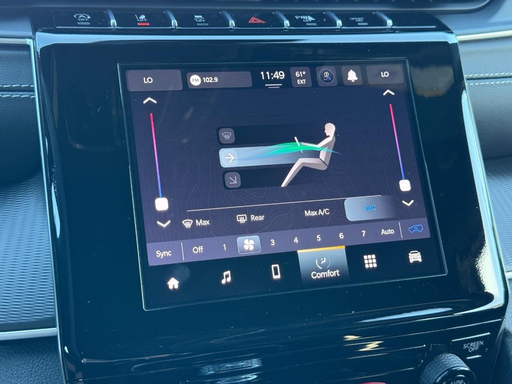 Jeep Grand Cherokee Vehicle Full-screen Gallery Image 19