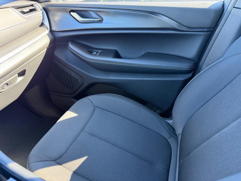 Jeep Grand Cherokee Vehicle Full-screen Gallery Image 22