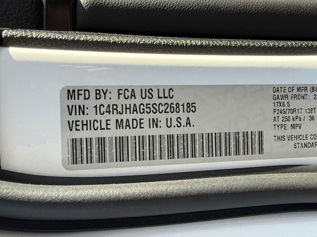 Jeep Grand Cherokee Vehicle Full-screen Gallery Image 27