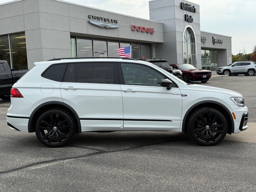 Volkswagen Tiguan Vehicle Full-screen Gallery Image 03