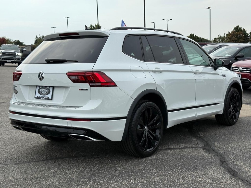 Volkswagen Tiguan Vehicle Full-screen Gallery Image 04