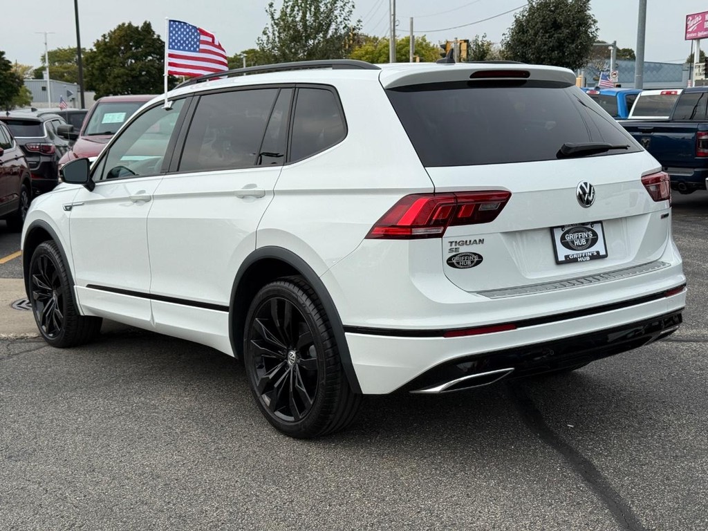 Volkswagen Tiguan Vehicle Full-screen Gallery Image 06