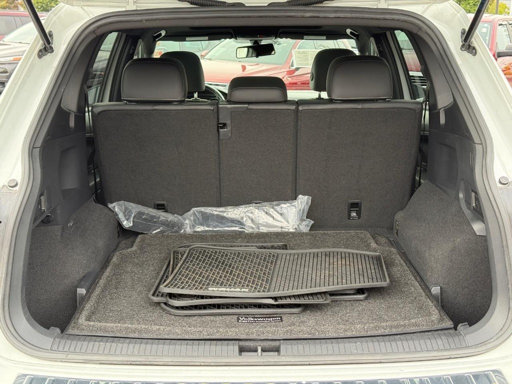 Volkswagen Tiguan Vehicle Full-screen Gallery Image 07