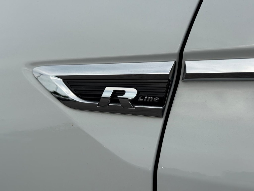 Volkswagen Tiguan Vehicle Full-screen Gallery Image 08