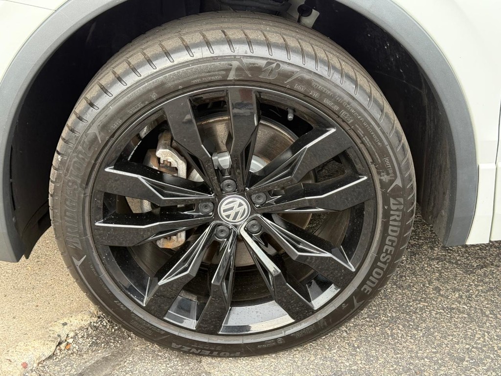 Volkswagen Tiguan Vehicle Full-screen Gallery Image 09