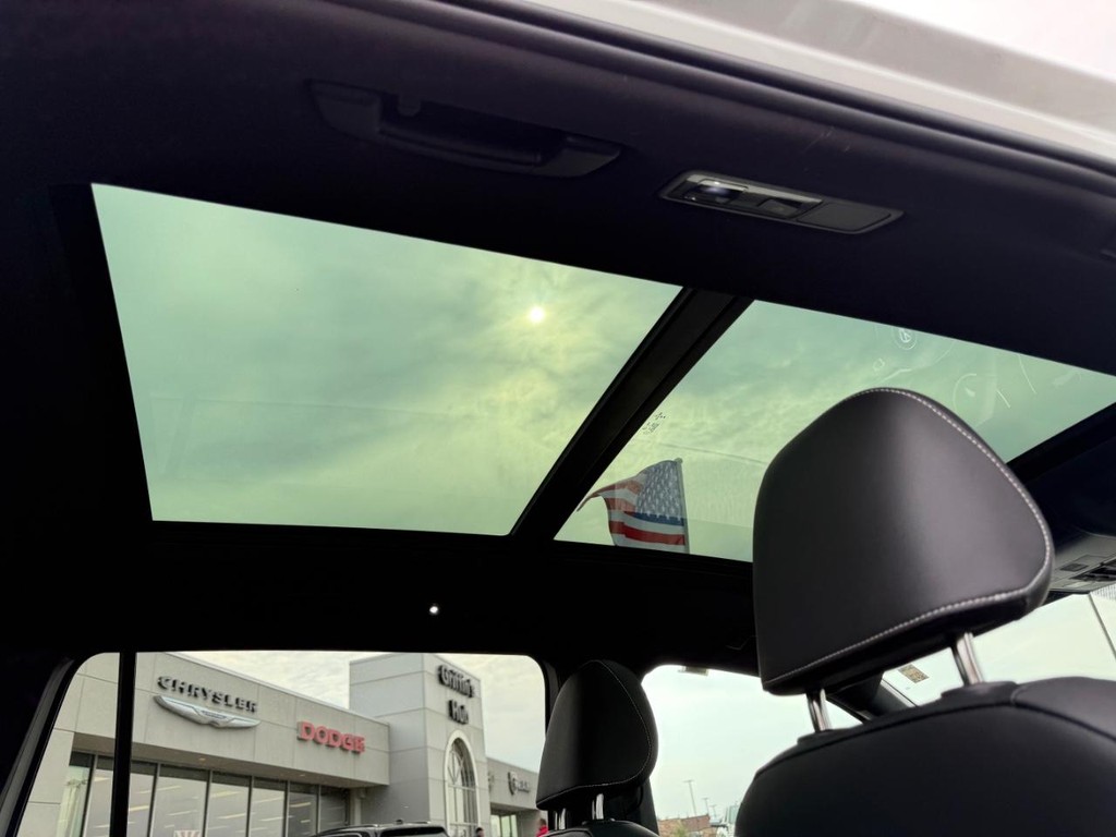 Volkswagen Tiguan Vehicle Full-screen Gallery Image 13