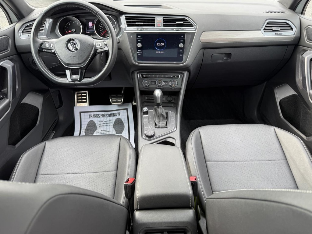 Volkswagen Tiguan Vehicle Full-screen Gallery Image 14