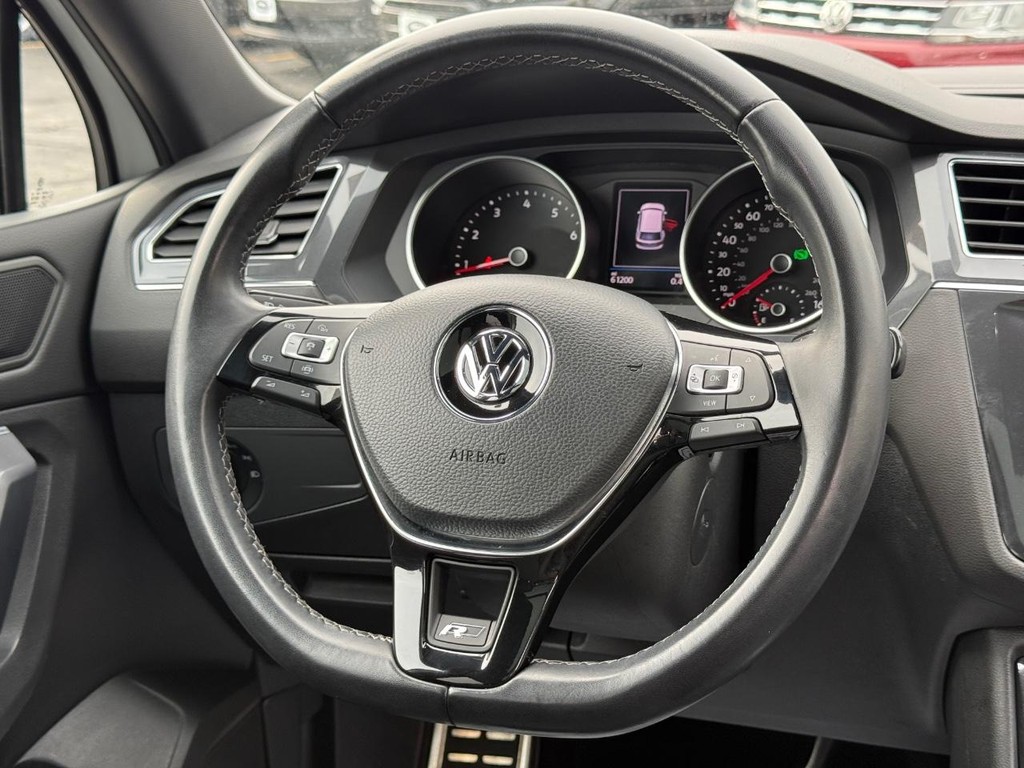 Volkswagen Tiguan Vehicle Full-screen Gallery Image 15