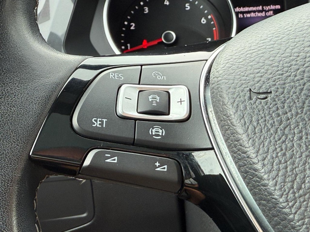 Volkswagen Tiguan Vehicle Full-screen Gallery Image 16