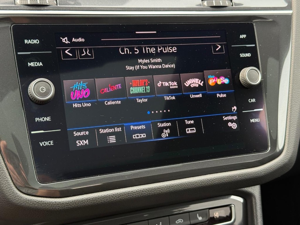 Volkswagen Tiguan Vehicle Full-screen Gallery Image 18