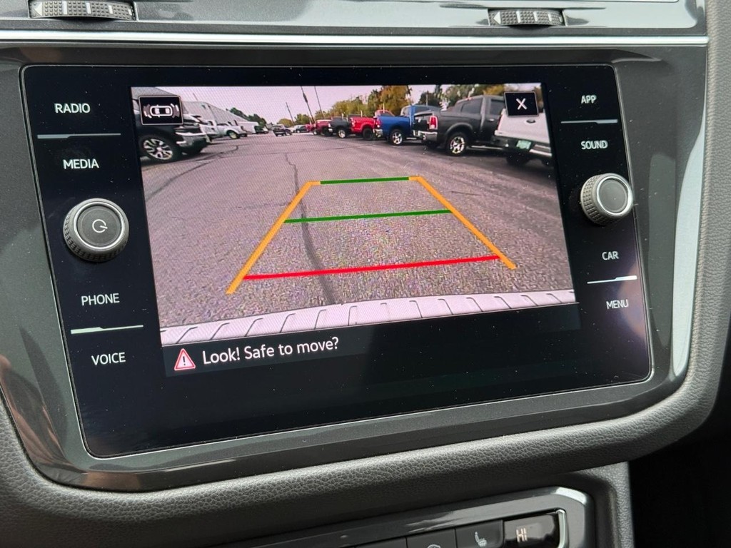 Volkswagen Tiguan Vehicle Full-screen Gallery Image 19