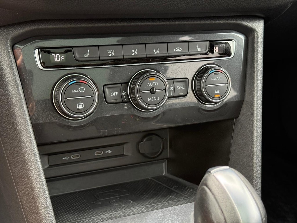 Volkswagen Tiguan Vehicle Full-screen Gallery Image 20