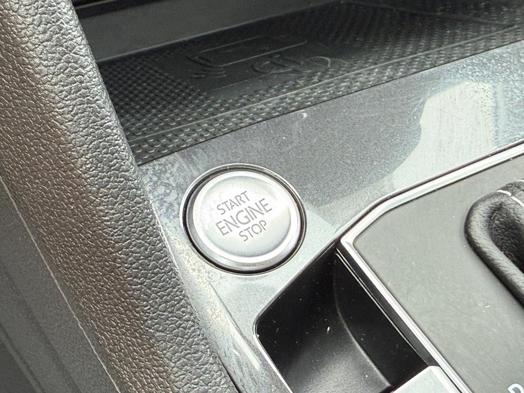 Volkswagen Tiguan Vehicle Full-screen Gallery Image 22