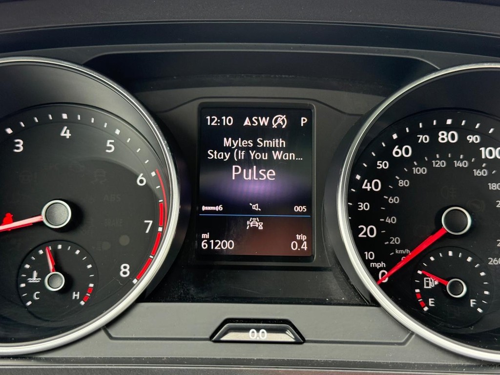 Volkswagen Tiguan Vehicle Full-screen Gallery Image 24