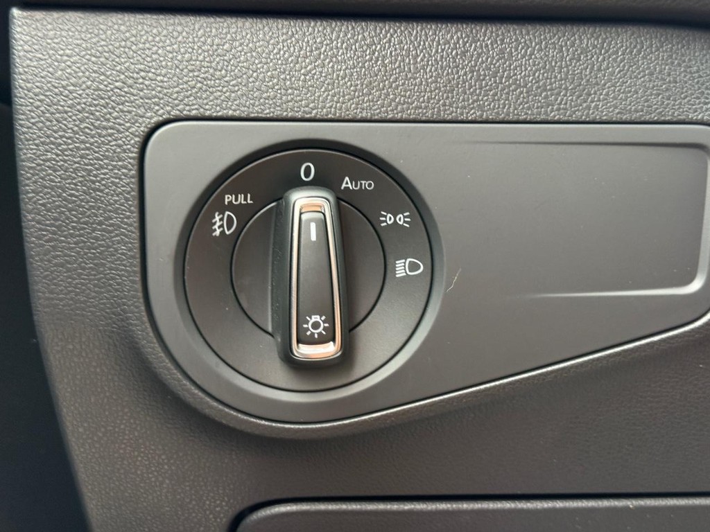 Volkswagen Tiguan Vehicle Full-screen Gallery Image 25